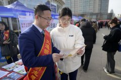 严酷恪守法令律例